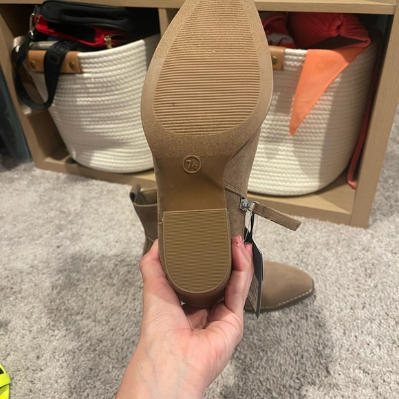 Universal Thread Booties - Picture 3 of 4